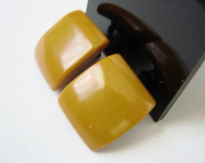 Vintage Chunky Butterscotch Bakelite Clip Earrings / Retro / 1940s / Jewelry / Jewellery