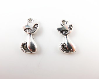 16 sitting cat charms