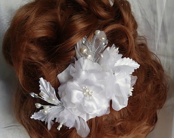 Bridal Headpiece, White Fascinator, Floral Hair Clip, Bridal Accessory, REX16-340