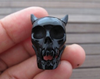 Intricate carve Devil skull in buffalo horn, 3-D Skull ,drilled top to bottom, Jewelry making supplies B6332