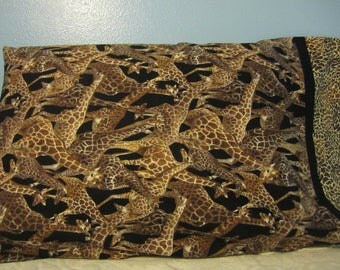 Giraffe's Everywhere/Pillowcase