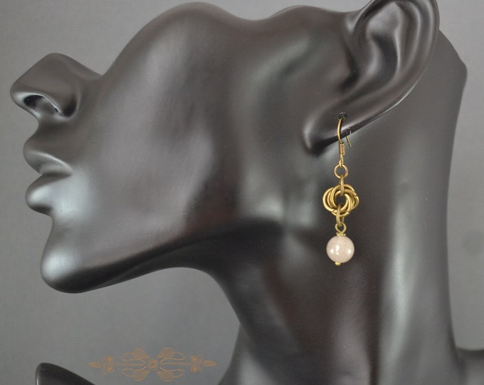 agate dangles, stone earrings, agate earrings, chainmaille earrings, chainmaille jewelry, dangle earrings, brass earrings, gemstone earrings