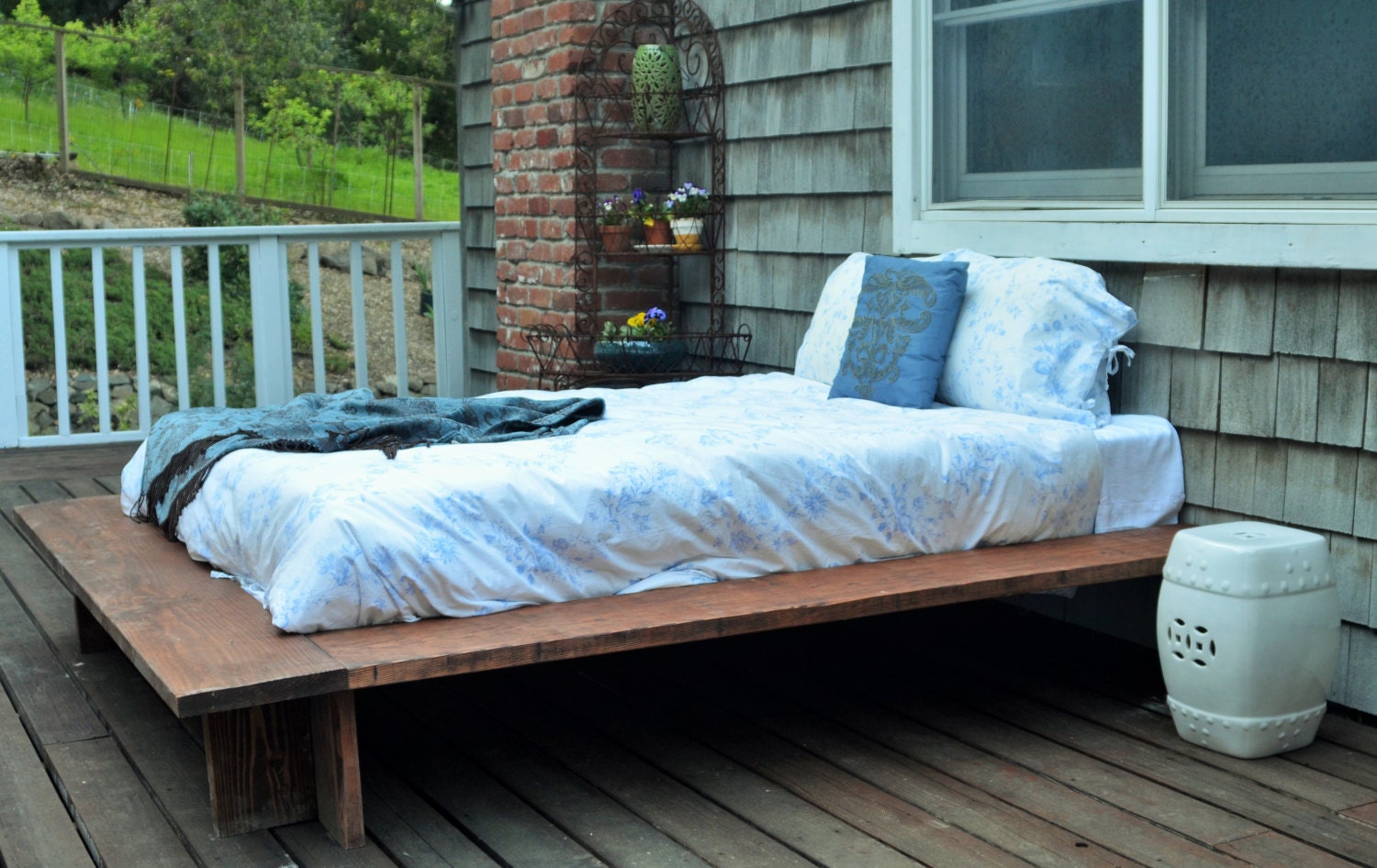 Modern Ledge Wood Platform Bed FrameBariloche