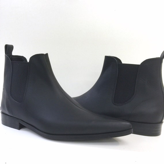 Low Chelsea boots in Black Leather