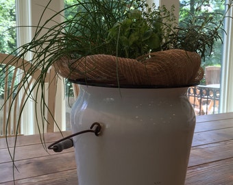 Vintage white enamelware bucket/pot