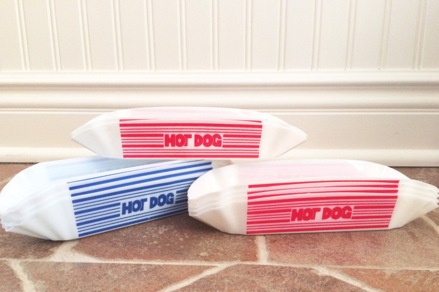 Red and white hot dog trays Serve delicious hamburgers, hot dogs, barbecue, fries, and more with these paper food trays! With a variety of sizes and patterns from which to choose, our selection of disposable food trays is perfect for any food service location, and since they’re simply thrown away after being used, cleanup is .