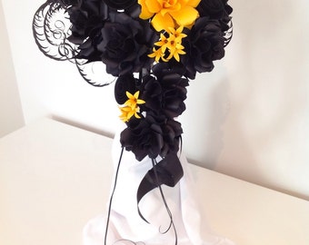 Cascade Bouquet in Black
