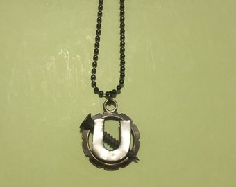 Screw U necklace