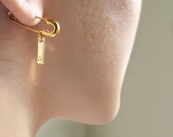 Initial Safety pin earring , Initial Disc earring, unique earring, Coin ear cuff, Hand Stamped earring ,Bridesmaid Gift, Initial ear jacket