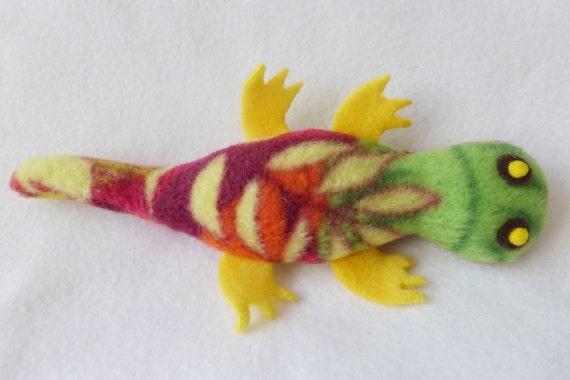 lizard cat toy