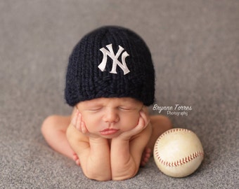 NY Yankees Baby Hat, Newborn Yankees Hat, Newborn Yankees Beanie, Knit NY Yankees Baby Hat, Yankees Photography Prop