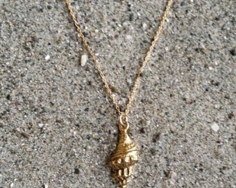 Tiny shell necklace, Dainty, Shell, Gold Necklace, Ocean, Beach
