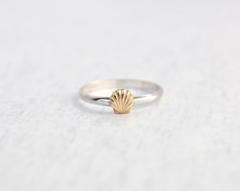 Sterling Silver Ring with Sea Shell. Simple everyday ring. Shell Ring. Nautical ring. Beach Jewelry.