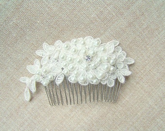 Ivory haircomb Bridal lace flower haircomb Romantic hairpiece Wedding hair accessory Rhinestone bride comb