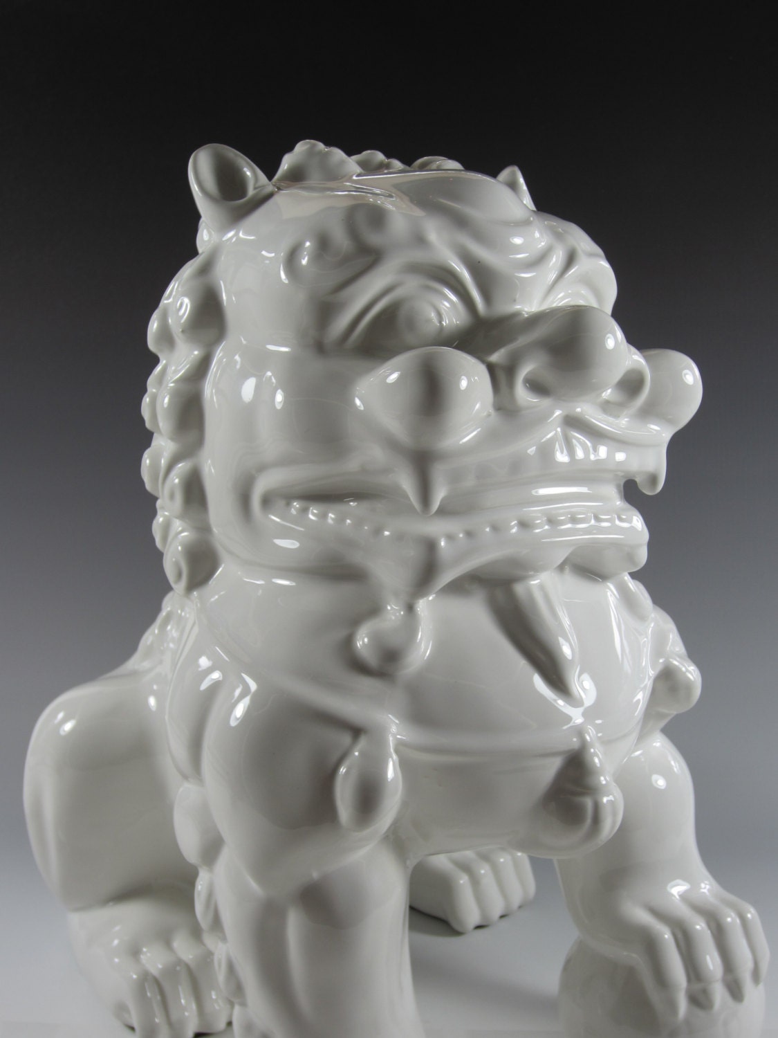 white foo dog statues