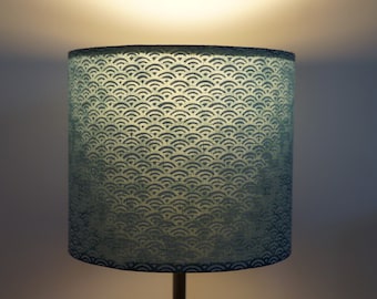 abat-jour en papier washi, vague blanches sur bleu/ lampshade, handmade quality washi paper, white waves on blue