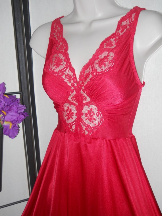 Vintage Olga short red nightgown size Small stretch bodice