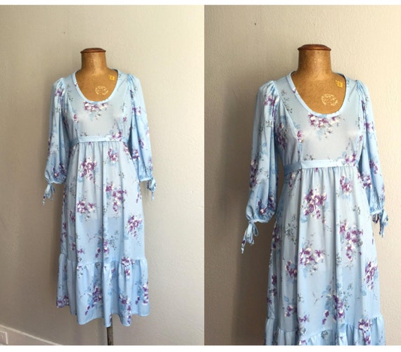 Vintage 1970s Floral Dress / SALE 60s 70s Sky Blue Light Baby