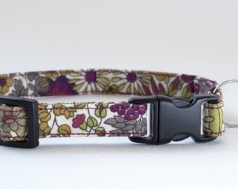 Cat collar handmade in Liberty Margaret Annie fabric