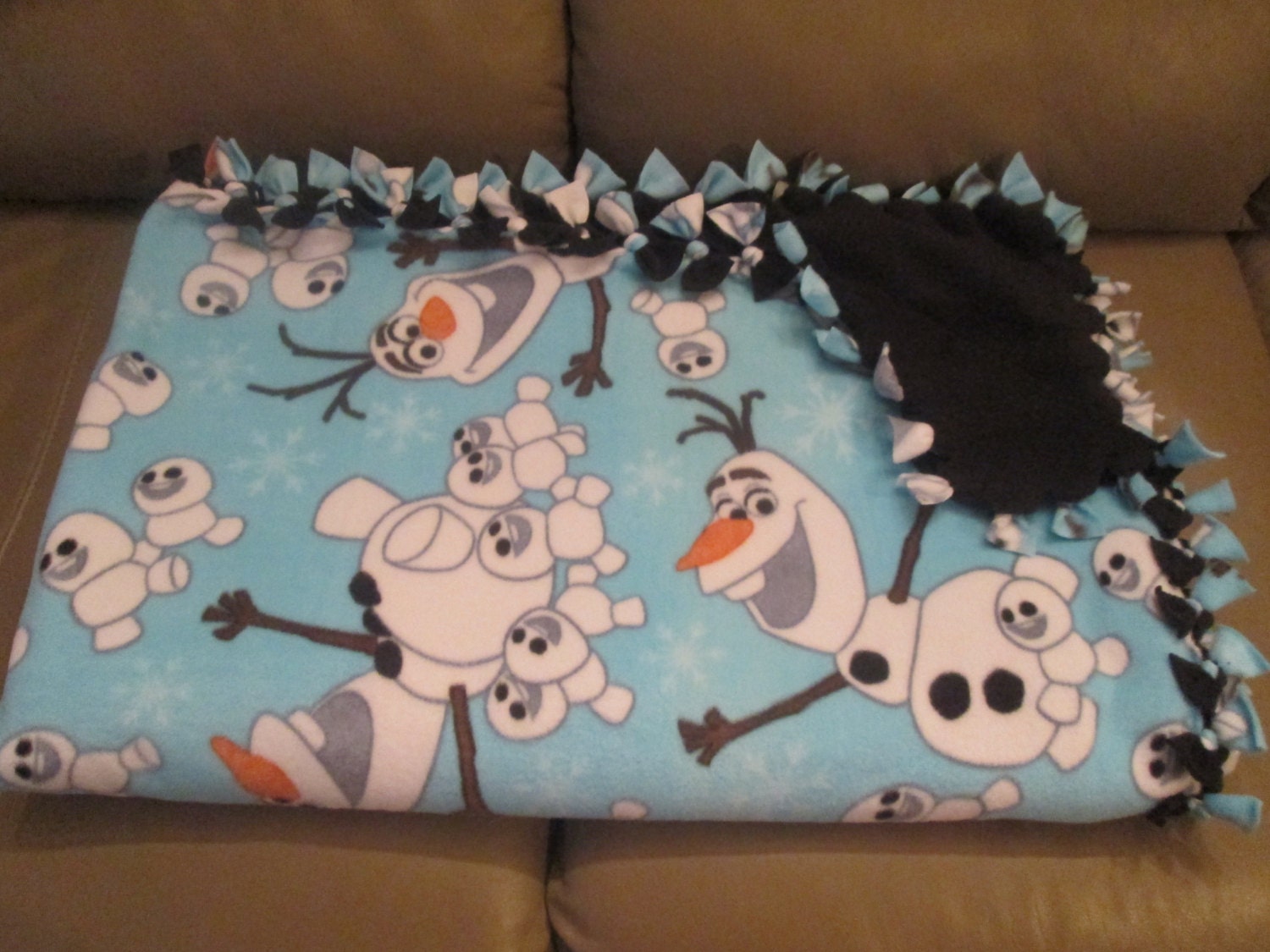 NHL St. Louis Blues Olaf Hugger with Plush Blanket | eBay