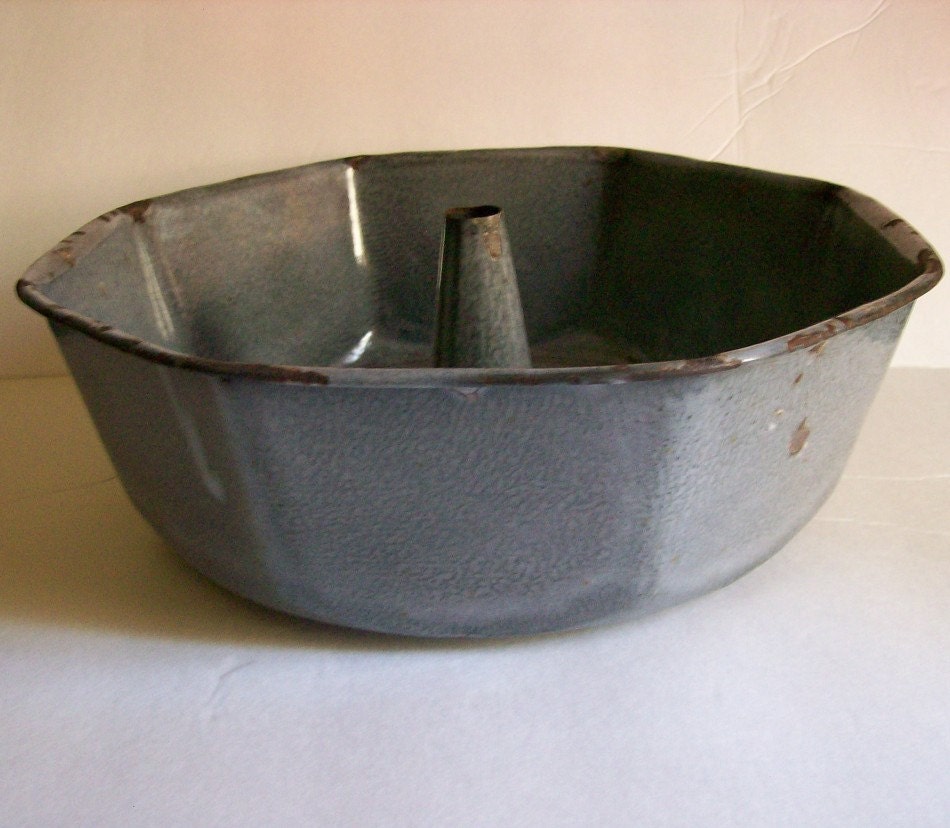 Antique Mottled Gray Graniteware 8 Sided Tube Cake Pan Vintage