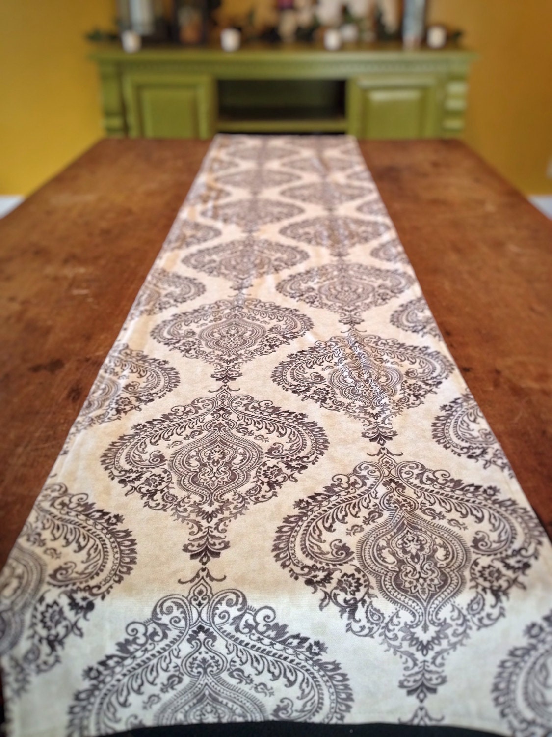 Reversible Grey/White Table Runner