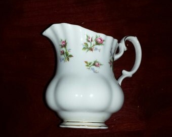 Vintage ROYAL ALBERT ENGLAND Winsome Roses Floral Creamer