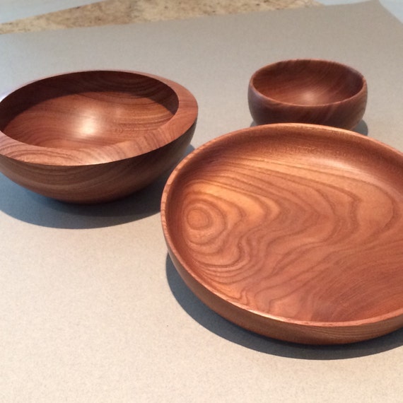 Serving set wood turned items.