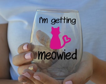 I'm Getting Meowied - Cat Lover Engagement Wine Glass