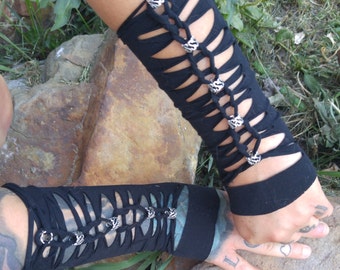 Black fingerless gloves, steampunk arm warmers, shredded, cosplay, goth, gothic arm cuff, medieval costume gloves by The punk rock Boutique
