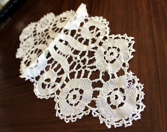 Lace Table Runner Off White, Short Centerpiece, Lace Linens 13677