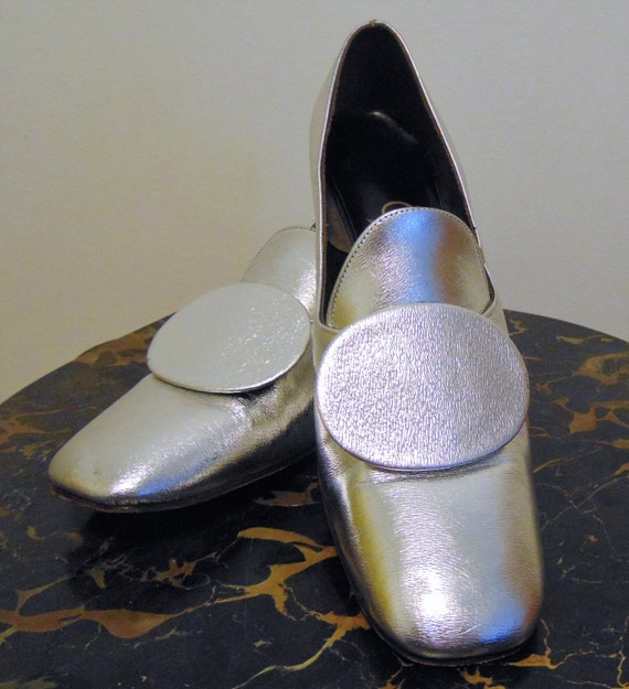 SALE Vintage 1960s Space Age Mod Silver Shoes. By Adlib.