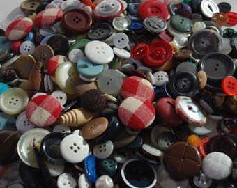 1 Pound of Vintage Mixed Buttons