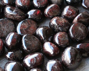 Garnet Tumbled Stone T54