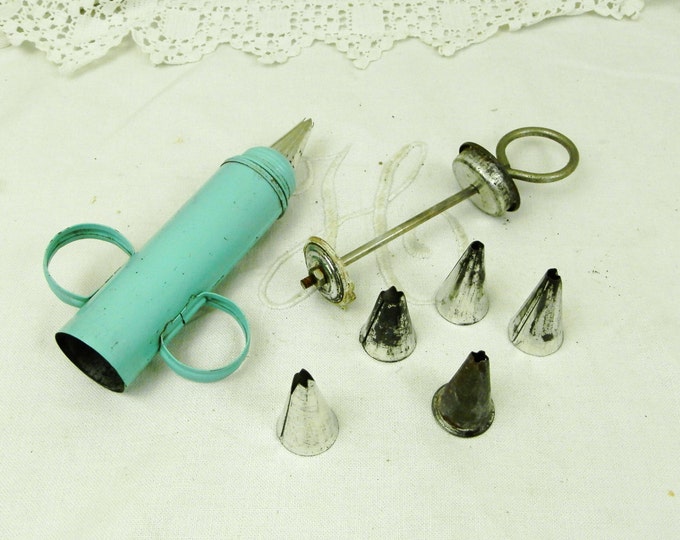 Vintage French Metal Piping Icing Funnel / Kichenalia / French Decor / Cottage / Retro Home Interior / Kitchenware / Country kitchen Cake
