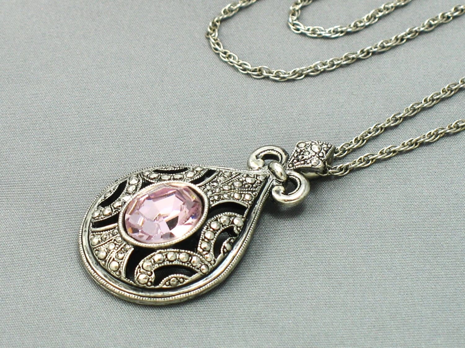 Vintage AVON 'Victorian Touch' Pendant Necklace