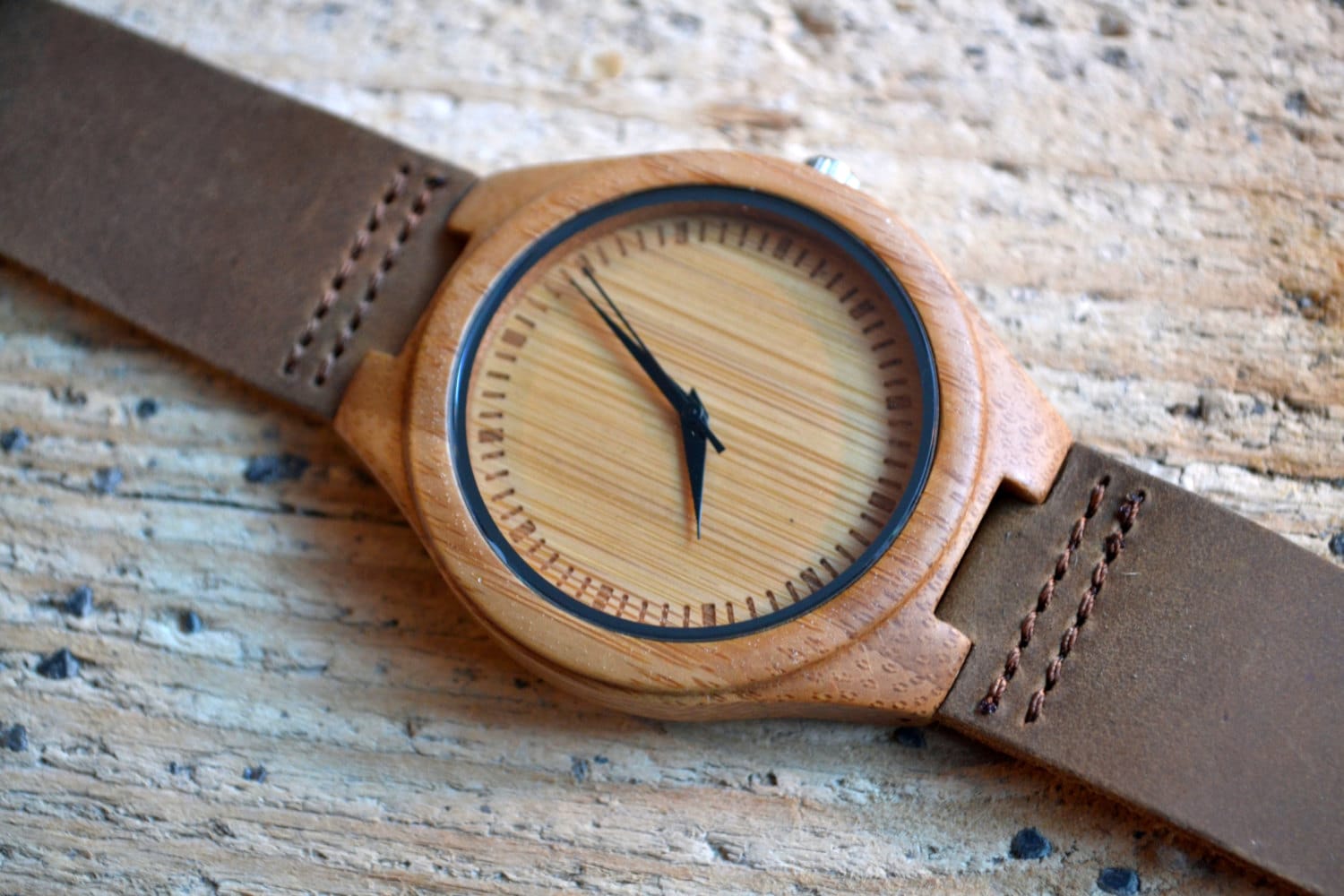 houten-horloge-persoonlijke-horloge-gegraveerd-met
