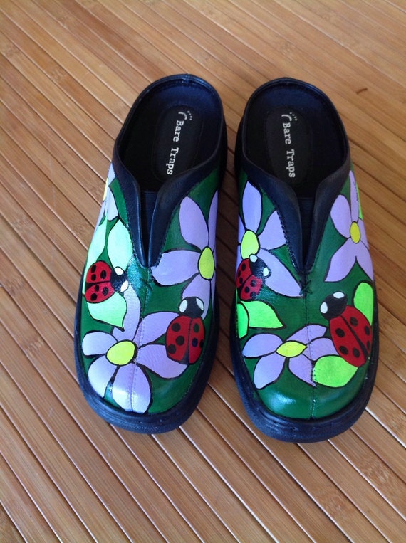 Handpainted Ladybug New Bare Trap Clogs 7 Leather
