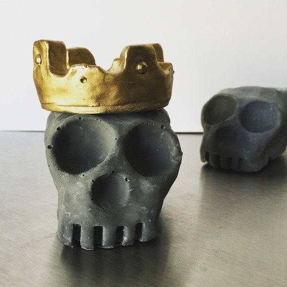 Peabo Skull V.2 / Cement