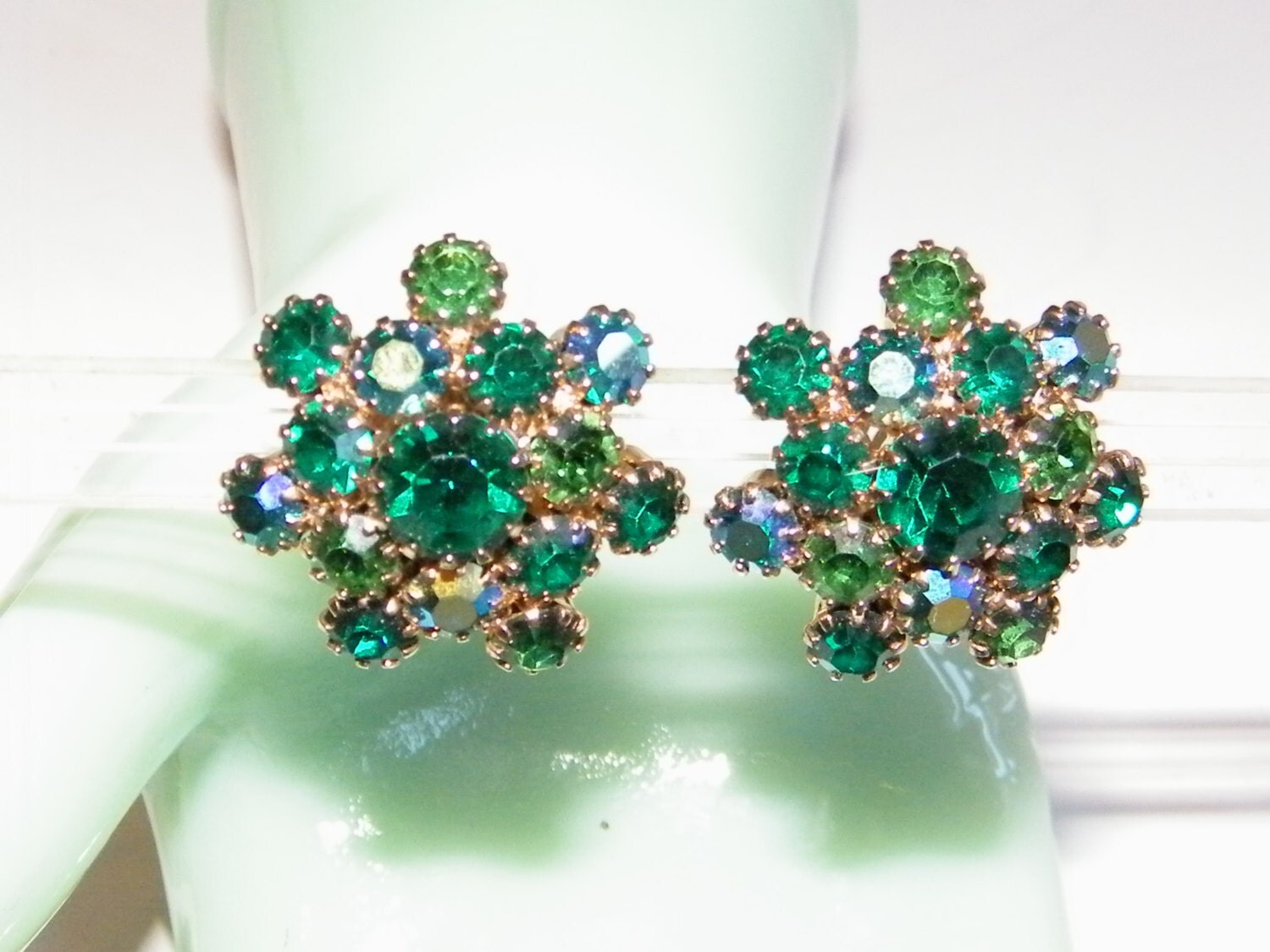 The EFFORTLESS EMERALD Vintage Brooch and Earring by RackedVintage