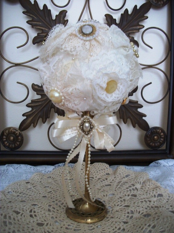 Items similar to Wedding Centerpiece Kissing Ball on Etsy