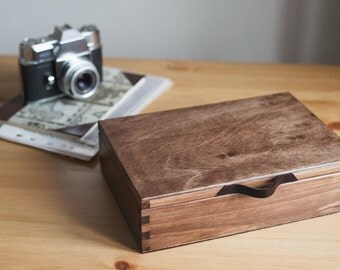 Wooden photo box with leather handle. Wooden box. Photo box for 15x21 cm (6x8"). Memory box. Wedding photo box.