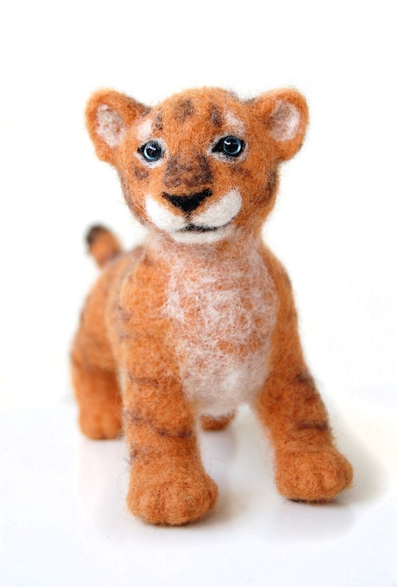 Needle felted lion cub. Cute lion cub. Needle Felted Animal.