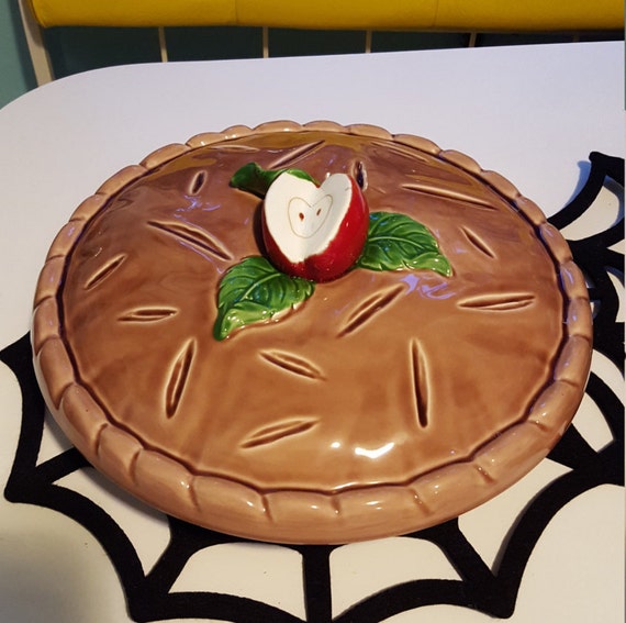 Covered Apple Pie Plate with Lid Serving Dish Made in Japan