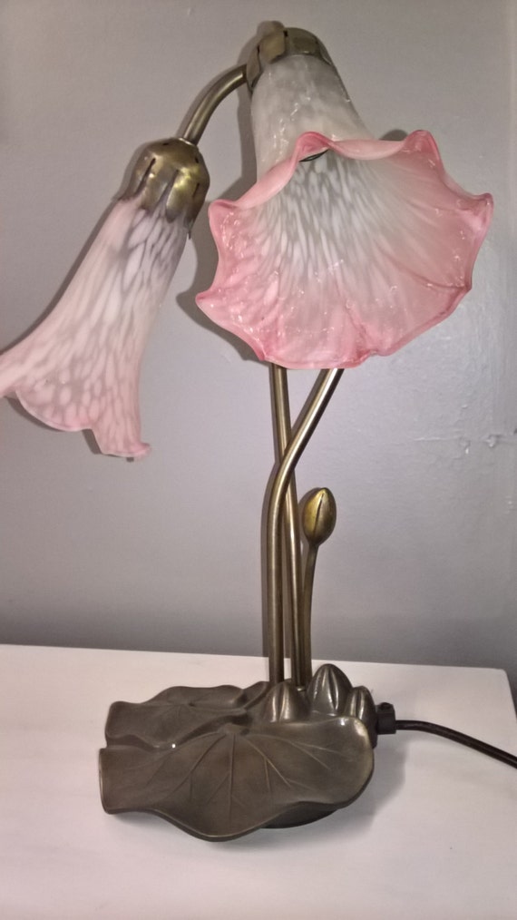Vintage Tiffany Style Lilly / Trumpet / Tulip Table Lamp Desk