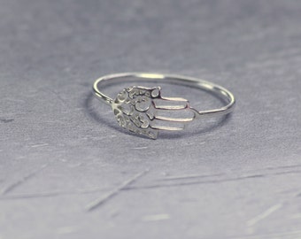 Silver hamsa ring, sterling silver ring, hamsa hand ring, delicate ring, filigree hamsa, hand of Fatima ring, tiny hamsa hand, evil eye