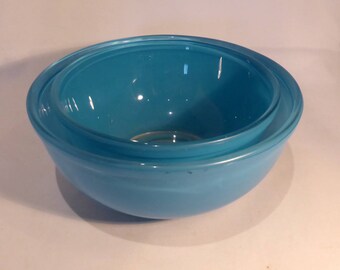 Turquoise Pyrex measured mixing bowls – 3pt & 4pt – original from the 1960s