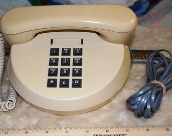 Northern Telecom Rendezvous model desk telephone