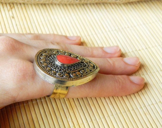 Large vintage ring / boho rings / silver tone ring / coral ethnic ring / indian gypsy ring / nomad ring / handmade boho jewelry