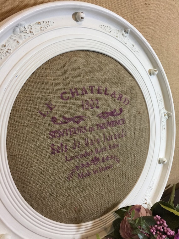 ROUND WHITE PLAQUE - Burlap Wall Decor - French Writing Lilac Fabric Stenciled Hessian Pin Board - Unique Porthole Shaped Home Decor